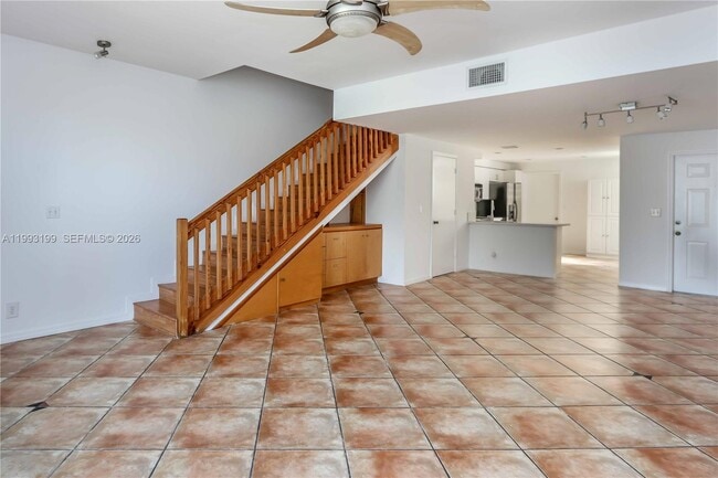 Building Photo - 1337 Presidio Dr