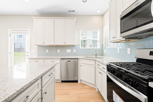 Building Photo - *Beautiful Home @ Aberdeen on Lake Mackintosh*