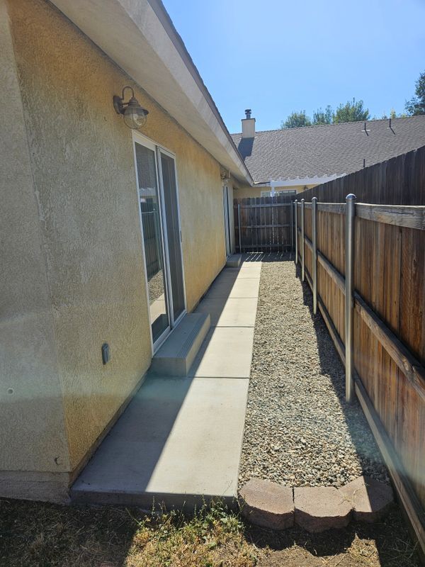 Building Photo - 17960 Swaps Ct