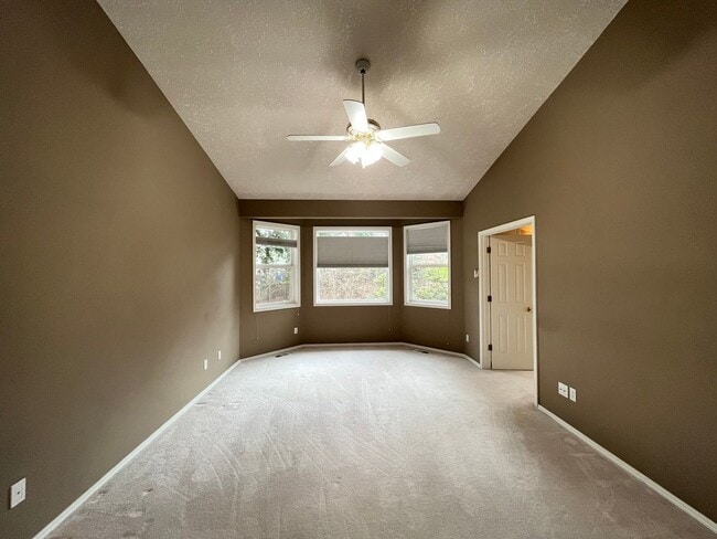 Building Photo - Clackamas Ranch 3 bedroom 2 bathroom - W/D...