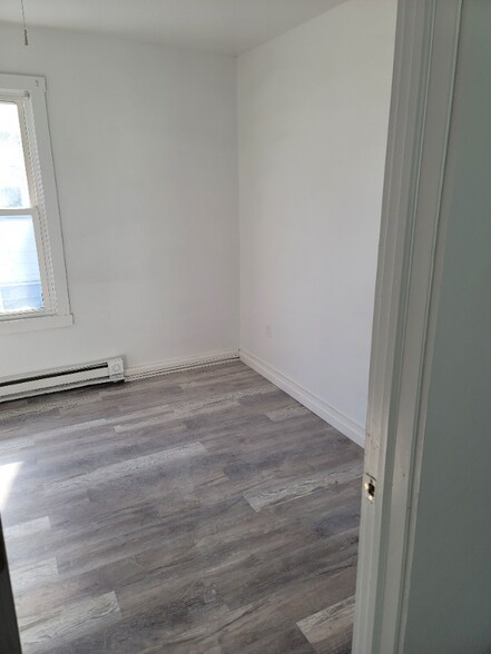 Building Photo - 92 Twiss St