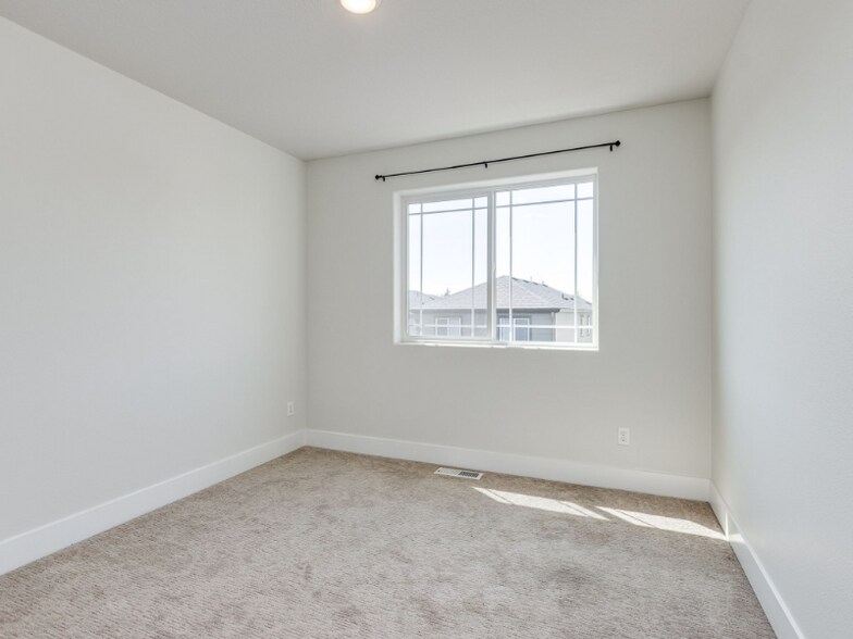 Building Photo - 15254 NW Cosmos St