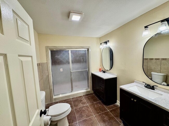 Building Photo - 111 Larga Vista Dr