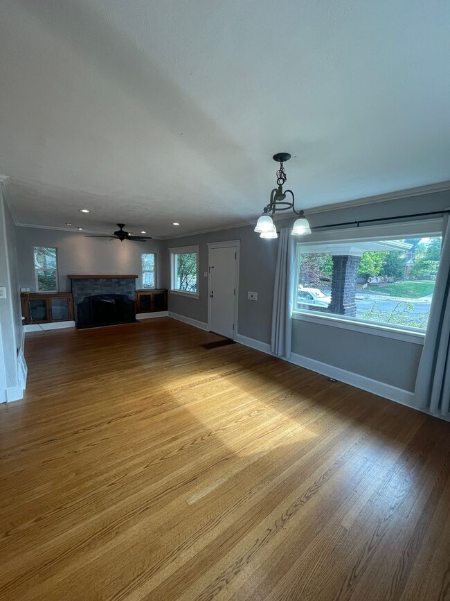 Building Photo - Beautiful 4-Bedroom House