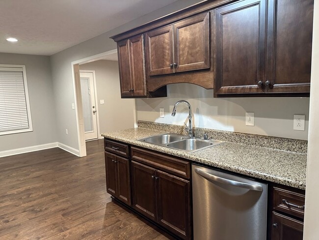 Building Photo - 3 Bedroom, 2 Bath, 2 Car Garage
