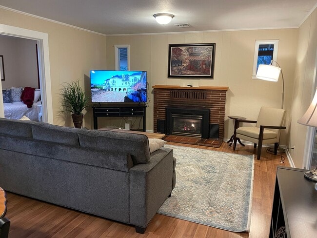 Building Photo - Hillside Cottage! Charming home with a view, 3-bd, 1-ba, fireplace, garage $300 Utility Fee