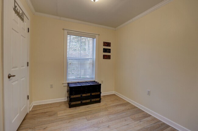 Building Photo - PRICE REDUCTION! SCHEDULE A TOUR TODAY!