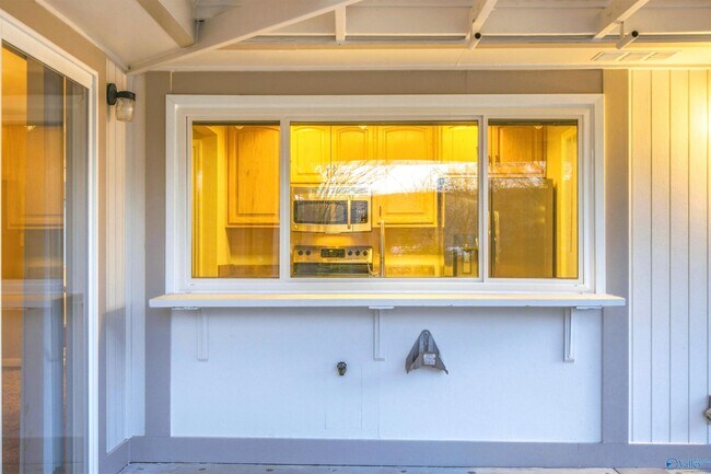 Building Photo - 2008 Burlingame Dr SE