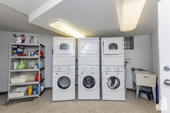 Building Photo - 1 bedroom in Chicago IL 60614