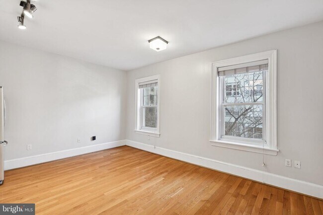 Building Photo - 1955 Locust St