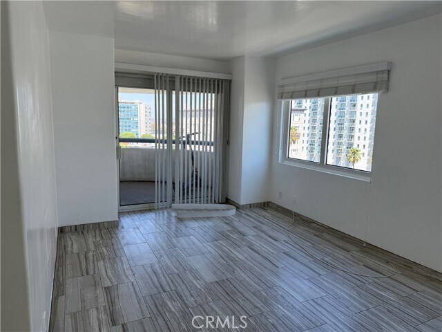 Building Photo - 525 E Seaside Way