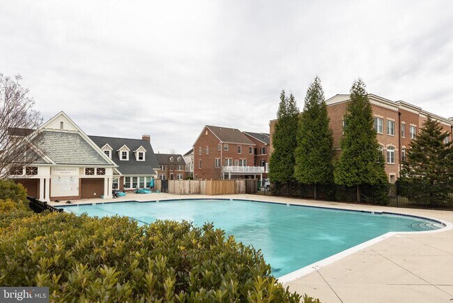 Building Photo - 336 Grand St