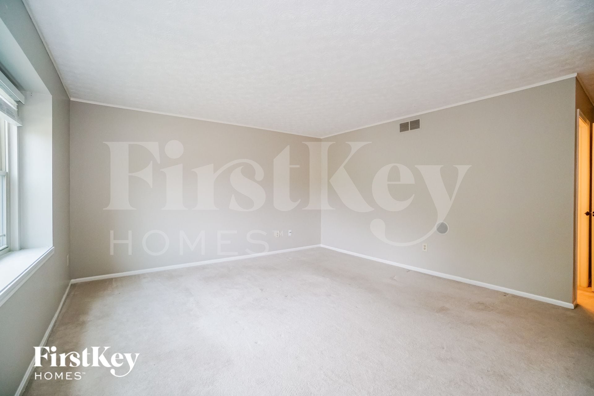 Building Photo - 5586 Edie Dr