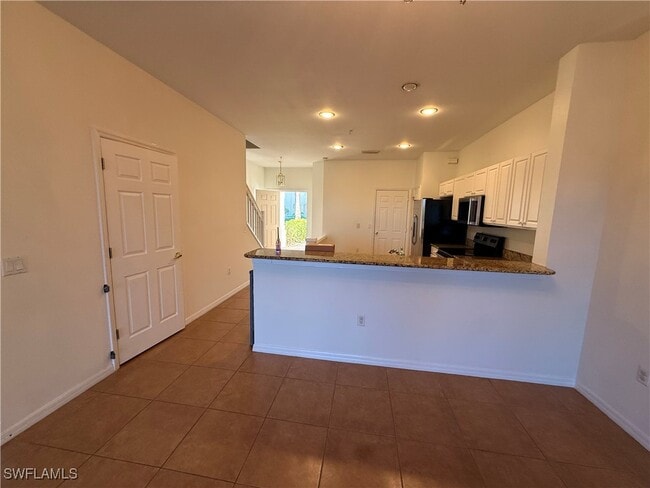 Building Photo - 860 Hampton Cir