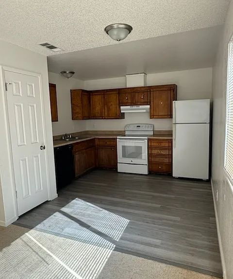 Building Photo - 2553 Glen- 2bd 1 bath