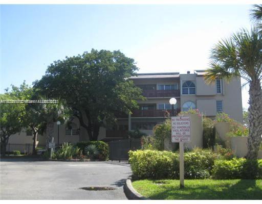 Building Photo - 10641 SW 108th Ave