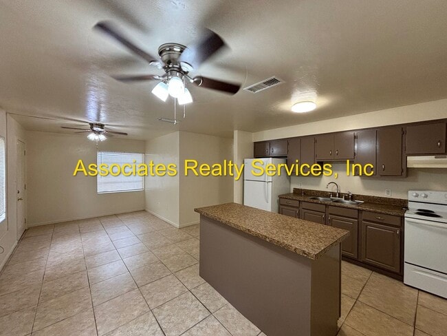 Primary Photo - 3 Bed/1 bath SF Home in Hawthorne- MUST SEE!