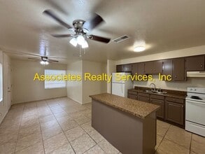 Building Photo - 3 Bed/1 bath SF Home in Hawthorne- MUST SEE!
