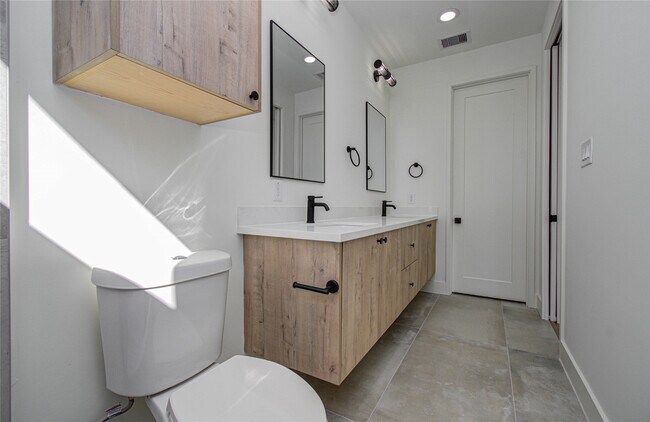 Building Photo - 4603 Edison St