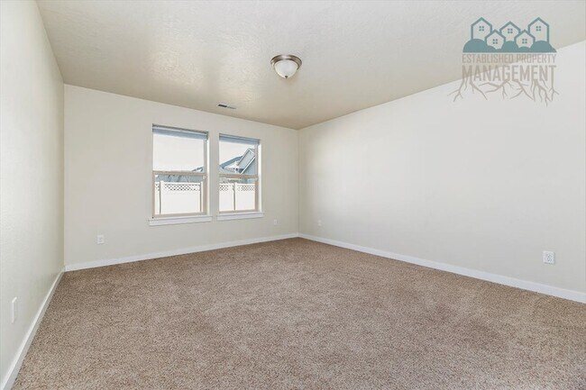 Building Photo - 158 W Yosemite St