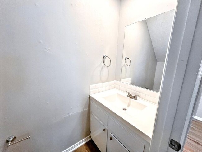 Building Photo - 8917 Tanya Dr