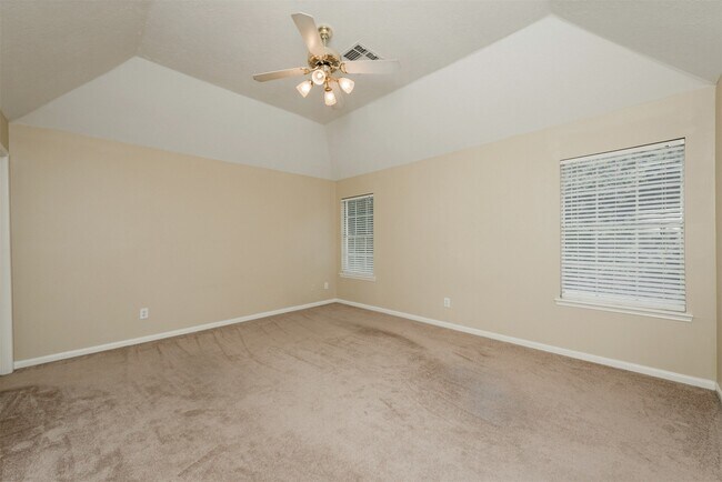 Building Photo - 215 Sunset Ridge Dr
