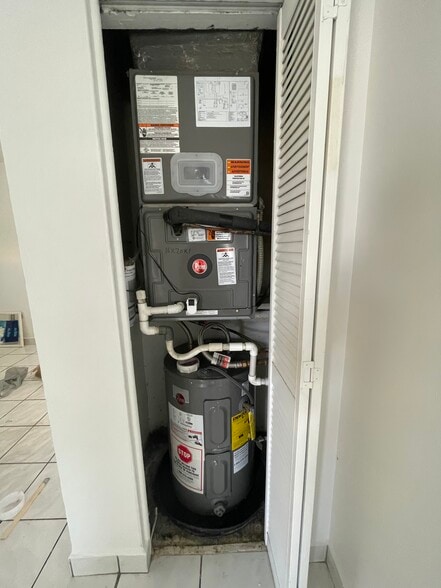 Building Photo - 6030 SW 32nd St