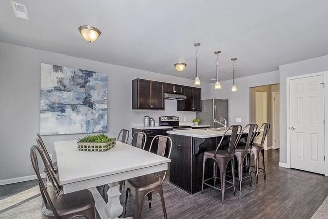 Building Photo - Beautiful Newer Condo for Lease