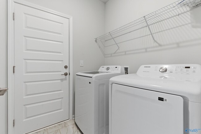 Building Photo - 15007 Greenleaf Dr