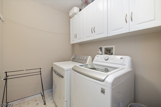 Building Photo - 18 Henning Terrace