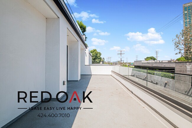 Building Photo - 3910 Kentucky Dr