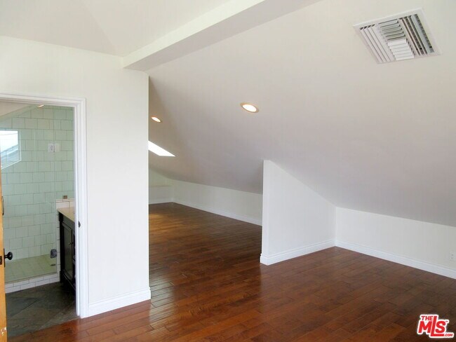 Building Photo - 7012 Birdview Ave