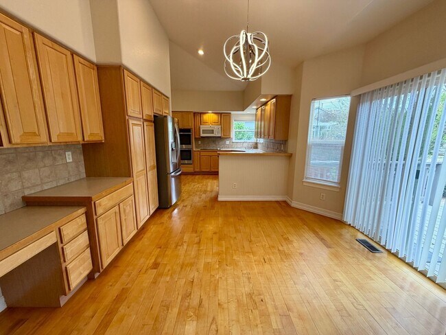 Building Photo - 625 Red Tail Dr