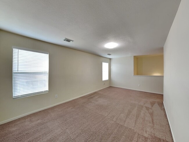 Building Photo - 1818 Day Lily Way