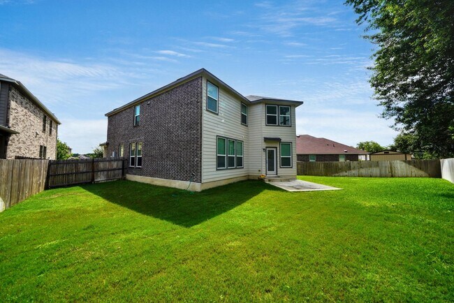 Building Photo - Beautiful 3-Bedroom Home with Flex Space i...