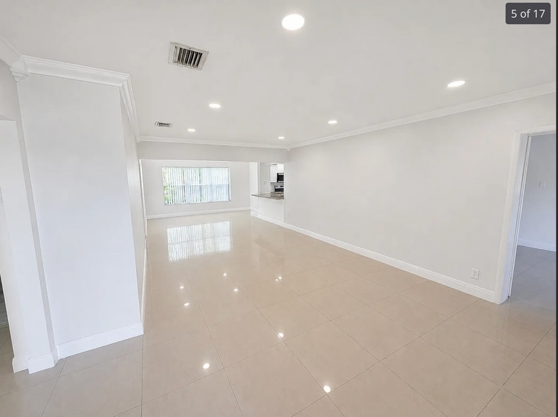 Building Photo - 1306 S 29th Ave