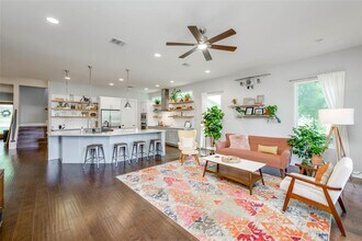 Building Photo - 2113 Glendale Pl