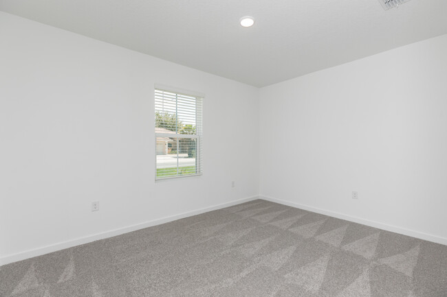 Building Photo - 10 Fairchild Ln