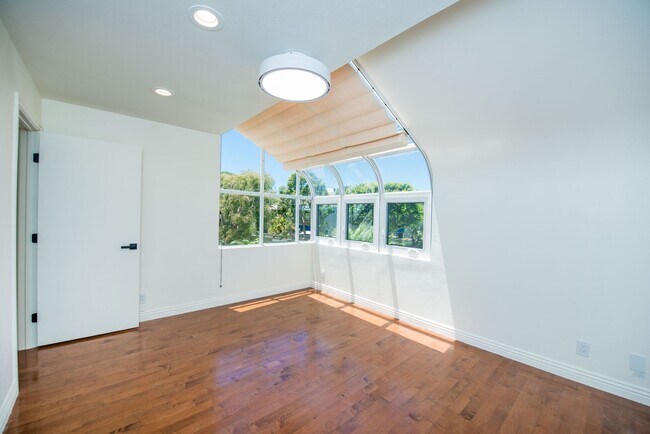Building Photo - Huntington Harbour