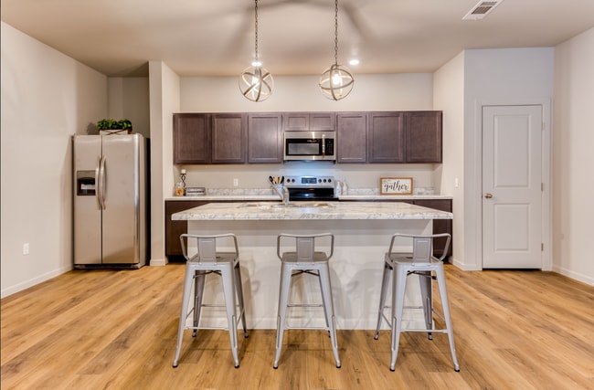 Building Photo - 402 Lincoln Ln