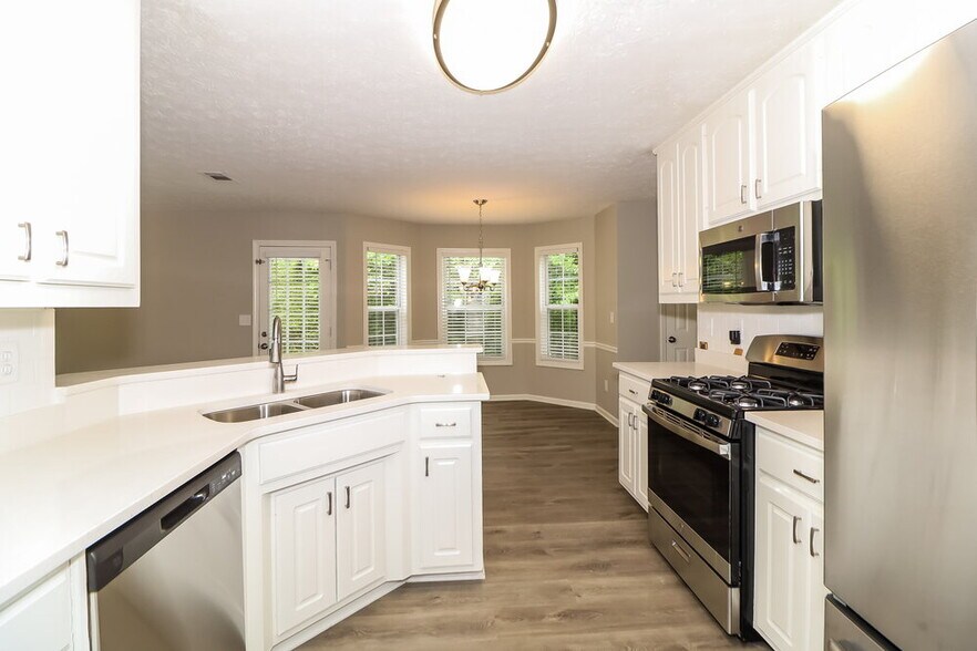 Building Photo - 845 Simon Ive Dr