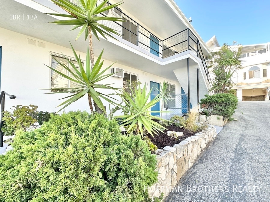 Building Photo - 3422 S Centinela Ave