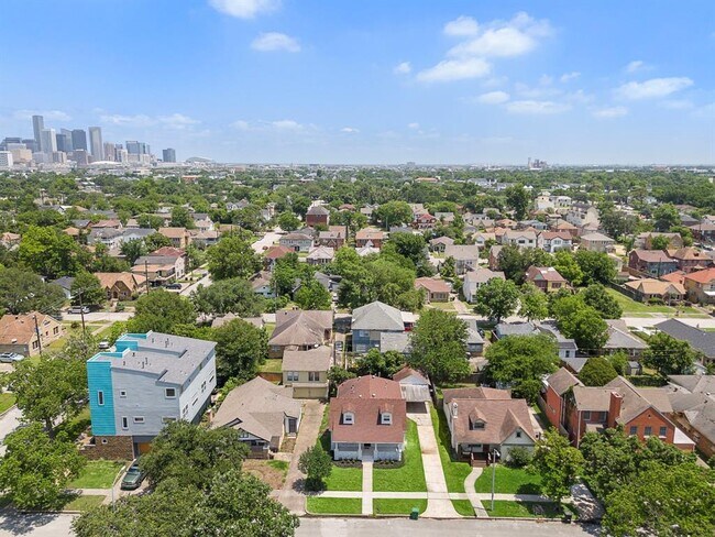 Building Photo - 2811 Barbee St