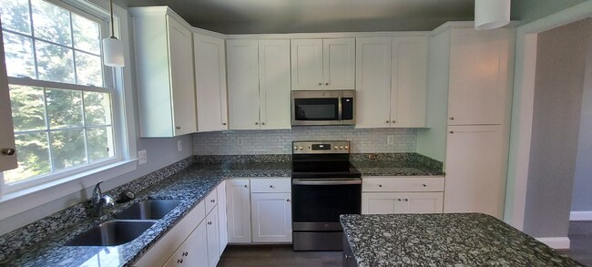 Building Photo - 1056 Rye Dr