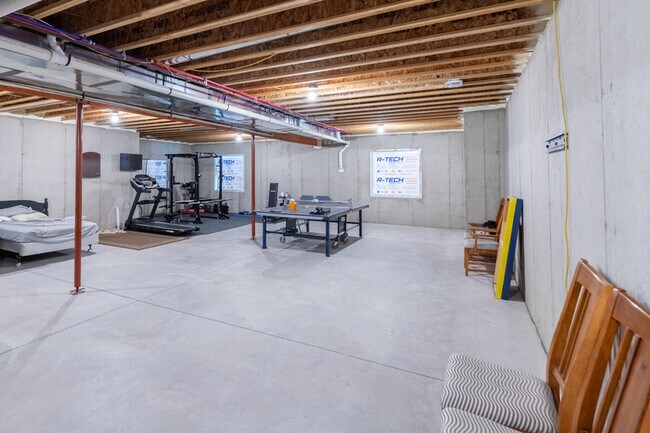 Building Photo - 2428 Sunshine Dr