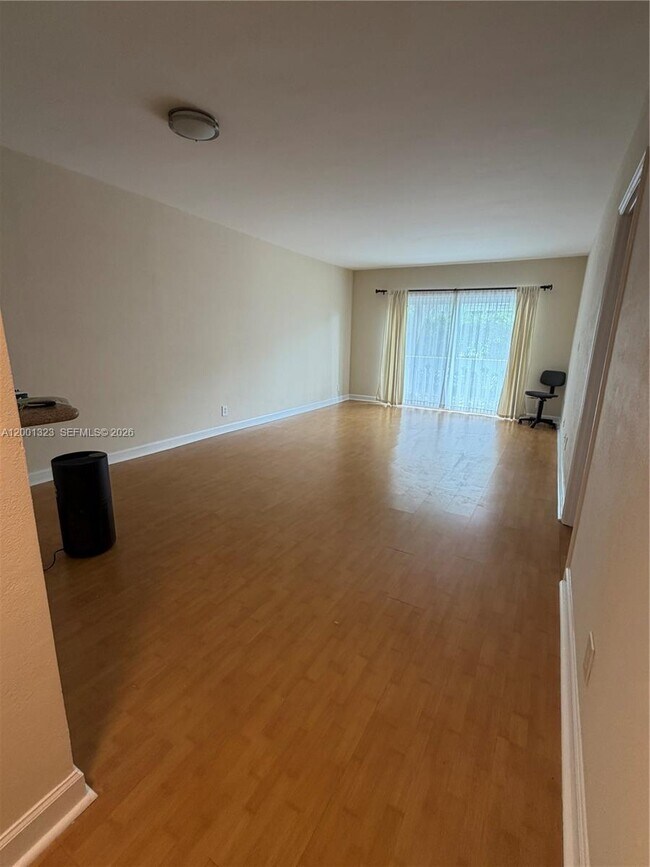 Building Photo - 100 Edgewater Dr