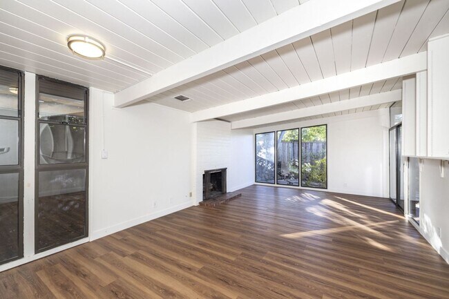 Building Photo - Freshly Updated 3 Bed, 2 Bath Eichler w/ Central Heat & AC!