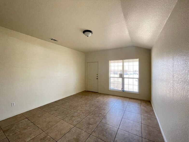 Building Photo - 2609 Vernice Loop