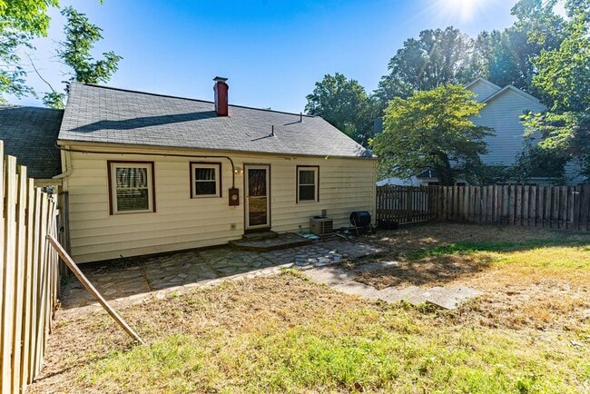 Building Photo - Location, Location, Location! Charming 3 b...
