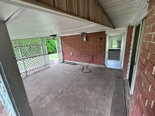 Building Photo - 504 Holbrook Cir